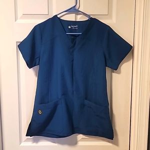 Wonder Wink scrub top. Size small